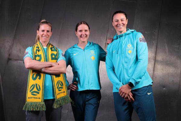 MELBOURNE, AUSTRALIA - OCTOBER 16: (L-R) Elise Kellond-Knight of the CommBank Matildas, Carly Salmon, Goalkeeper/Midfielder of the CommBank ParaMatildas and Emily Gielnik of the CommBank Matildas pose for a portrait during the Australia Pararoos & ParaMatildas squad announcement at Federation Square on October 16, 2023 in Melbourne, Australia. (Photo by Kelly Defina/Getty Images for Football Australia)